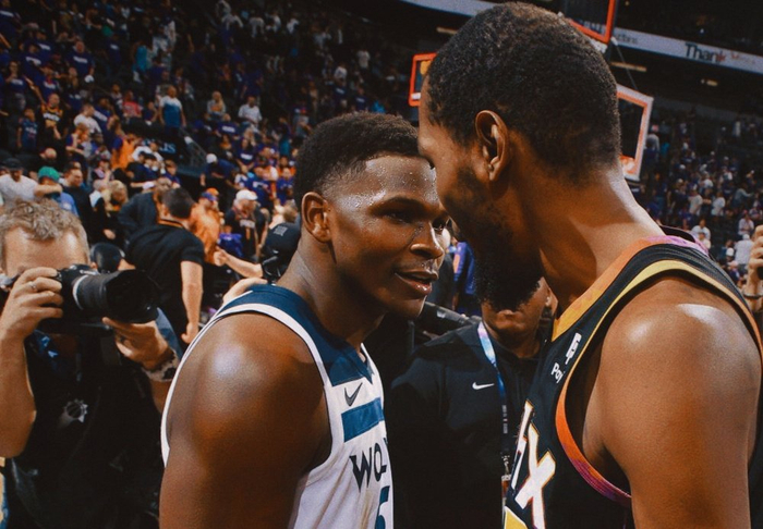 有人认为她 有人认为她