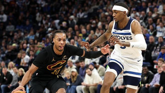 东西部的两 东西部的两