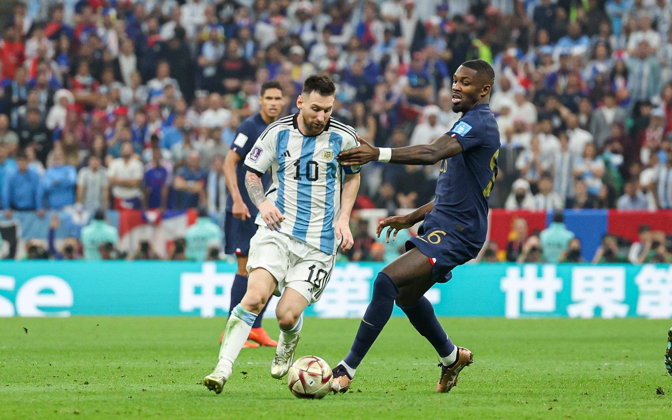 她通过出色 她通过出色