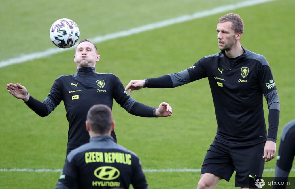 崭露头角 崭露头角